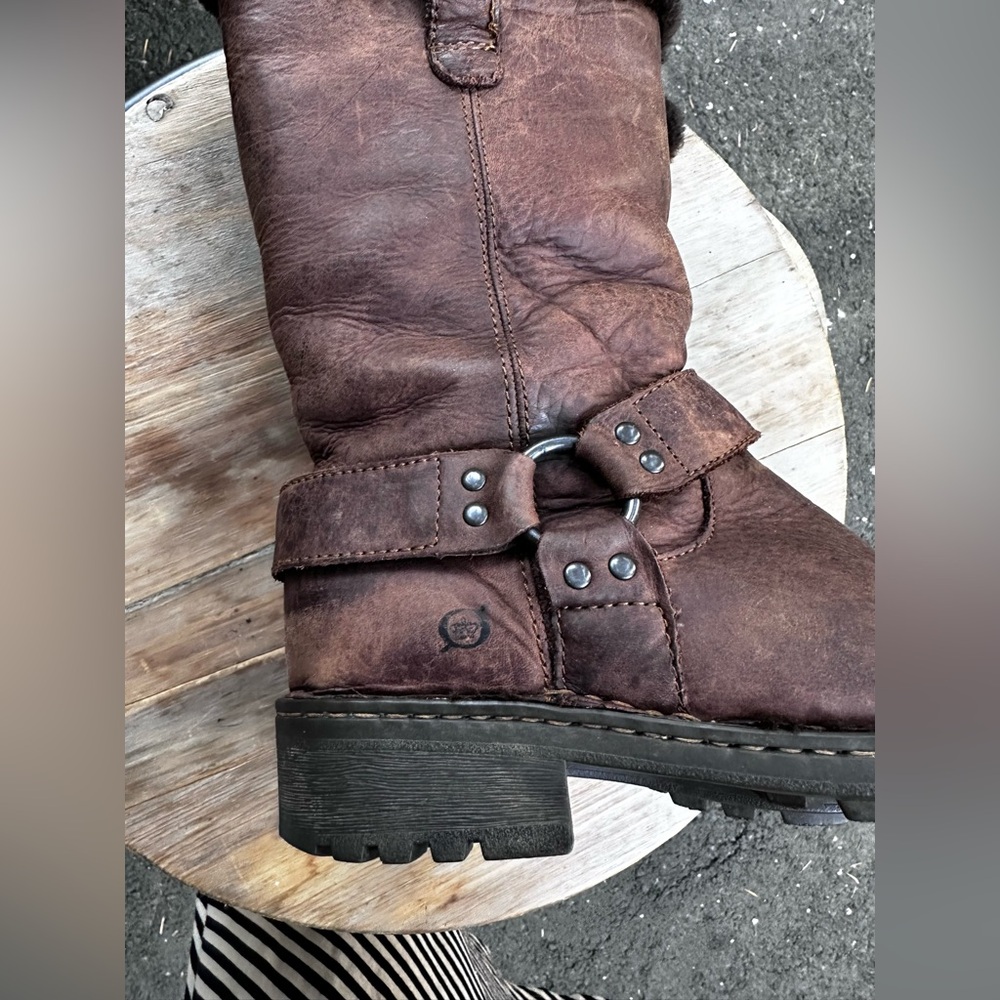 BORN Women’s Fleece lined Leather Harness boots. Weathered brown. Size 8. - Picture 3 of 9
